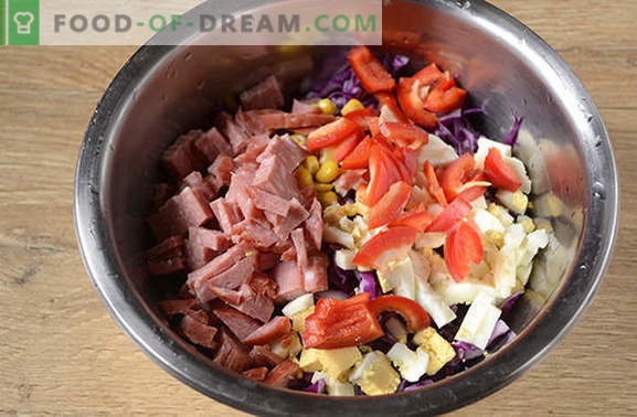 Rödkålssallad - Ljus, välsmakande, vitamin! Hur man snabbt lagar en sallad av rödkål med peppar, majs, korv och ägg