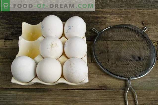 Hur man målar ägg till påsk med gurkmeja, lökskal, gasbindning ...