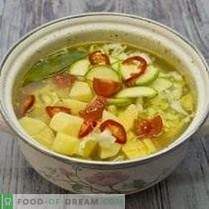 Vištienos sriuba su daržovėmis ir makaronais
