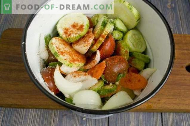 Koreansk sallad med gurkor och tomater för vintern