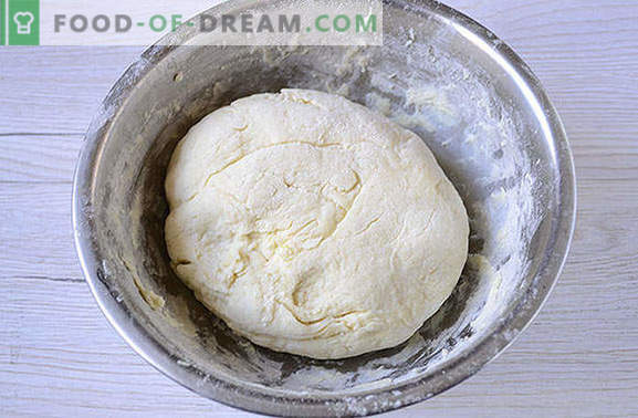 Den enklaste khachapuri på kefir med ost i en panna. Författarens fotorecept av khachapuri matlagning i en panna med ostmassa