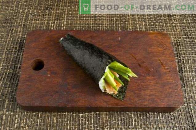 Temaki sushi med avokado och öring