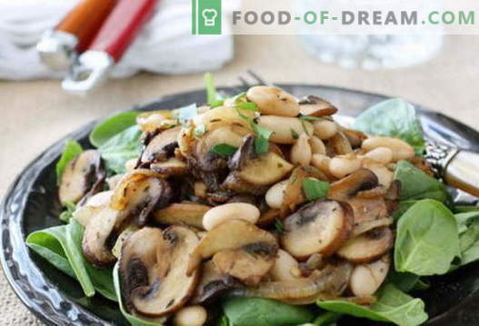 Sallad med stekt svamp - ett urval av de bästa recepten. Hur rätt och gott att laga en sallad med stekta svampar.