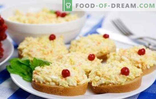 Det populäraste folketillskottet är ägg med ost och vitlök. Recept för en mängd ägg och osträtter och vitlök
