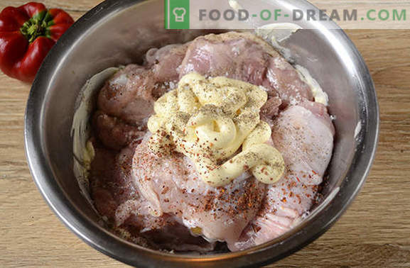 Пиле, печено с картофи: фото-рецепта стъпка по стъпка. Печем пиле с картофи, черен пипер и гъби - минимум усилия, вкусен резултат!