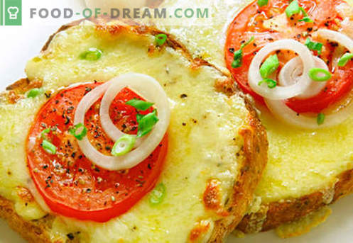 Heta smörgåsar med korv, ost, ägg, tomater - de bästa recepten. Hur man lagar heta smörgåsar i ugnen, i pannan och mikrovågsugnen.