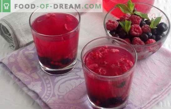 Raspberry compotes med krusbär, vinbär och jämn grädde. Skafferi av vitaminer i hallonskompot för vintern