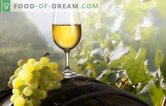 Vinho branco em casa: para verdadeiros gourmets. Receitas de vinho branco em casa: de uvas, ameixas de cereja, groselhas