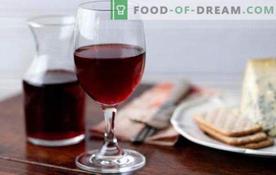 Rödvin hemma är en värdefull naturlig produkt. Recept för rött vin hemma från bär och sylt