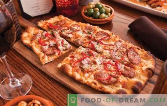 Hemlagad pizza: recept med korv, tomater, svamp, kyckling, gurkor. Ett urval av recept för hemlagad pizza
