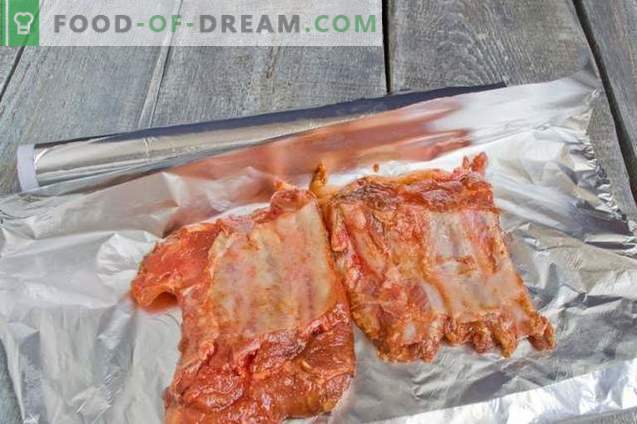Pork ribs in the oven with honey sauce