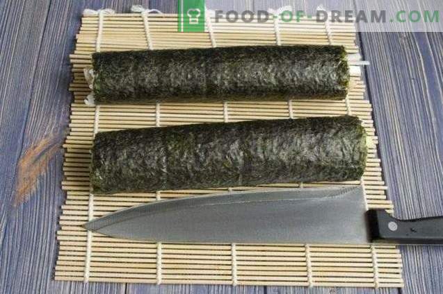 Sushi maki with smoked eel and leek onions