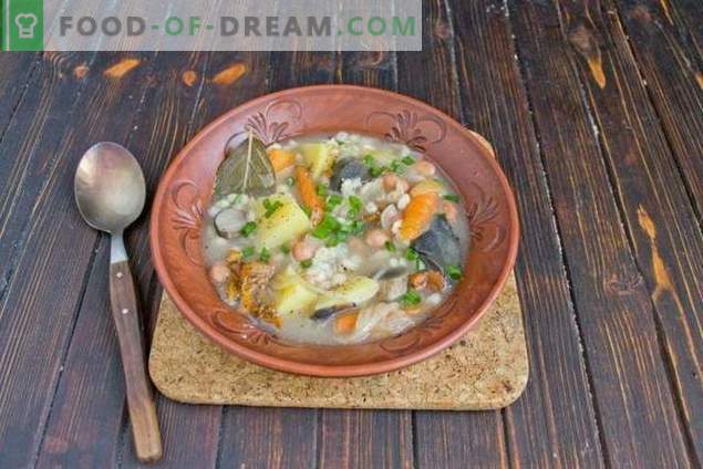 Mushroom soup with beans and potatoes