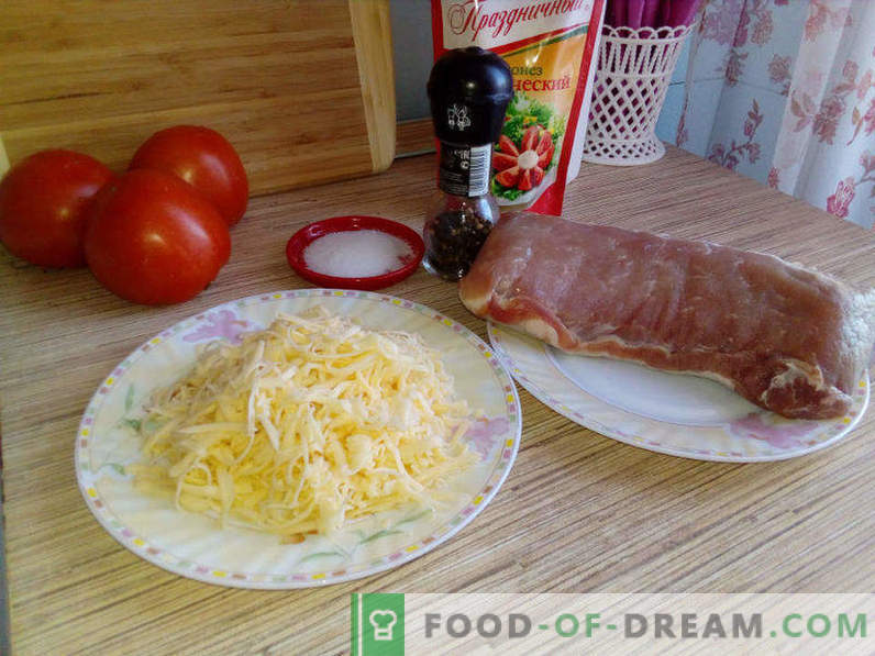 Schweinefleisch im Ofen mit Tomaten und Käse, Schweineschnitzel im Ofen
