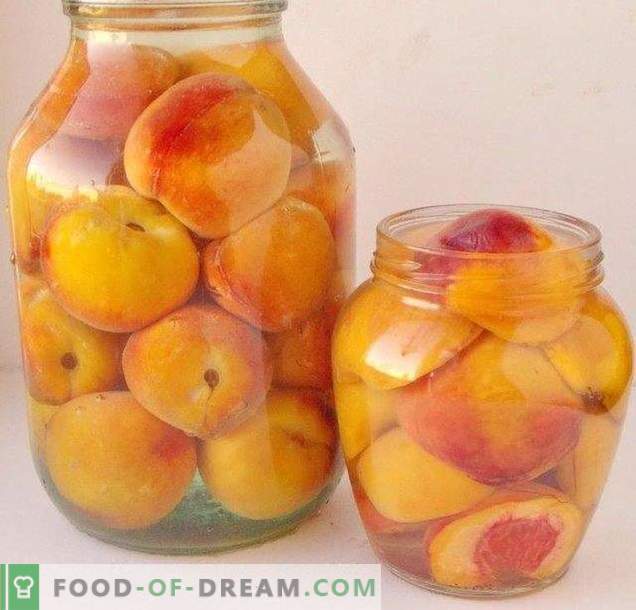 Konserverade persikor i sirap