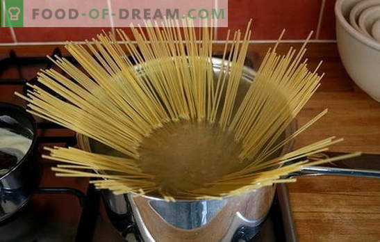 Hur man lagar spaghetti för att göra det, som i en italiensk restaurang? Hur mycket tid att laga spagetti