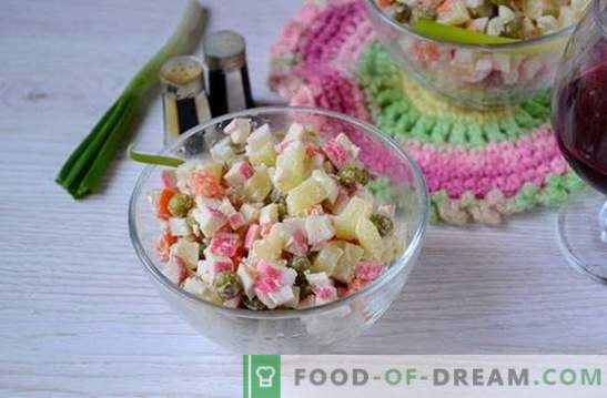 Salat mit Krabbenstäbchen und grünen Erbsen: ein universelles Rezept für einen Urlaub und an Wochentagen. Schritt für Schritt Rezept zum Kochen von Salat mit Krabbenstäbchen und Erbsen (Foto)