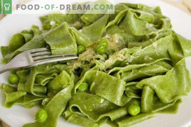 Hemlagad pasta med spenat och grön ärtsås