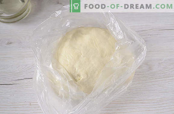 Dumplings med potatis: ett steg för steg fotrecept. Vi gör dumplings med potatis till posten och inte bara: alla tricks av processen, beräkningen av kaloriinnehållet