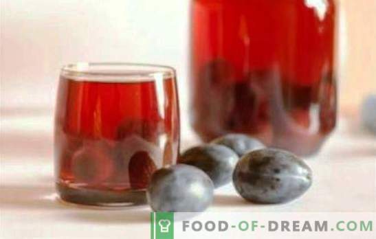 Komposit av plommon och druvor är en hälsosam drink året runt. Doftande komposit av plommon och druvor sker inte mycket