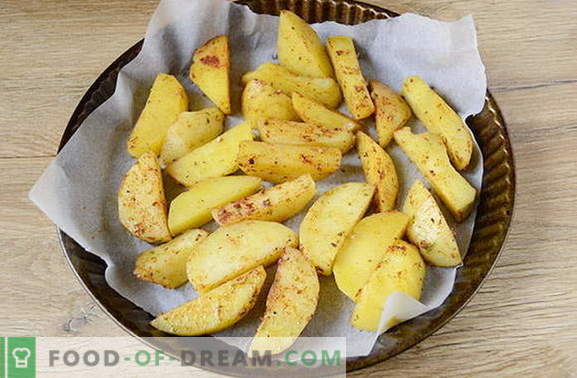 Potatis i lantlig stil i ugnen med salta kryddor