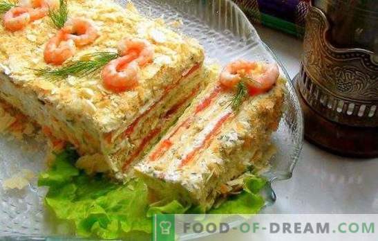 Tårta med burkburk - Bordsdekoration! Juicy tårtkaka med konserverad mat och grönsaker, ost, ägg, ätpinnar, kaviar