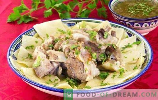 Beshbarmak: Steg-för-steg recept för en hjärtlig orientalisk maträtt. Matlagning fårkött, kyckling, nötkött beshbarmak på steg-för-steg recept