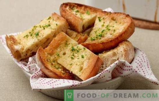 Vita brödkrutonger - till frukost eller till efterrätt. Recept toast av vitt bröd på spanska och walesiska, med ost, äggröra, bananer