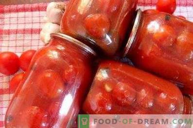 Tomater i tomatpasta för vintern